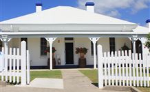 Smoky Cape Lighthouse Bed And Breakfast - Melbourne Tourism 2