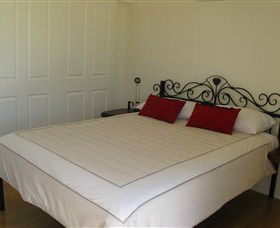 Rubyvale Gem Gallery Apartments - Melbourne Tourism 1