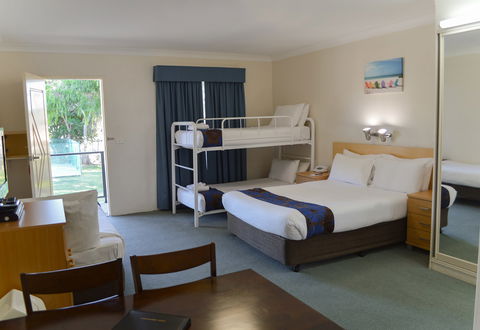 BEST WESTERN Lakesway Motor Inn - Melbourne Tourism 1
