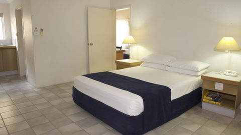 BEST WESTERN Lazy Lizard Motor Inn - Melbourne Tourism 0