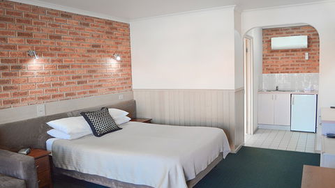 BEST WESTERN Colonial Motor Inn - Melbourne Tourism 0