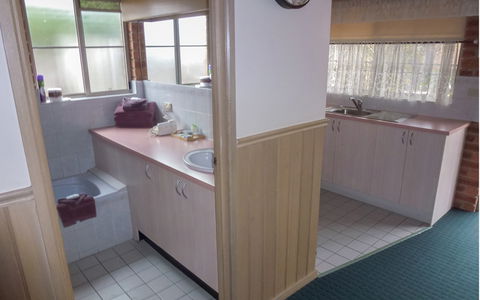 BEST WESTERN Colonial Motor Inn - Melbourne Tourism 6