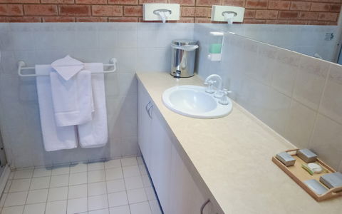 BEST WESTERN Colonial Motor Inn - Melbourne Tourism 8