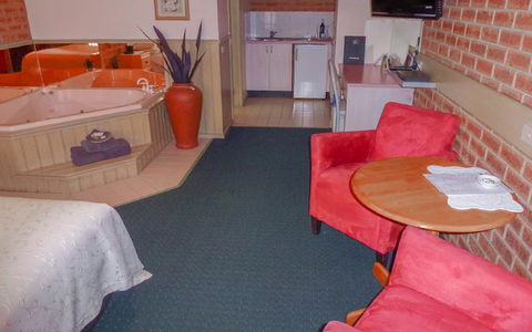 BEST WESTERN Colonial Motor Inn - Melbourne Tourism 13