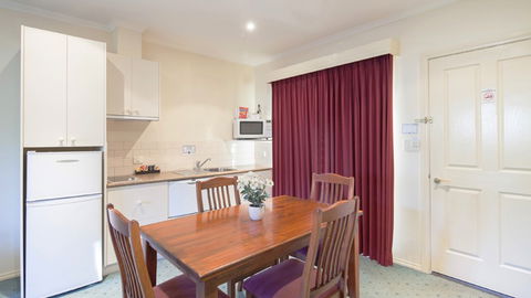 BEST WESTERN Crystal Inn - Melbourne Tourism 1
