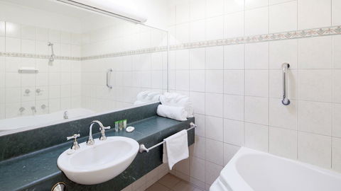 BEST WESTERN Crystal Inn - Melbourne Tourism 4