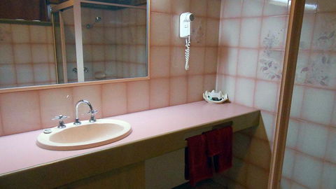 BEST WESTERN Pines Country Club Motor Inn - Melbourne Tourism 0
