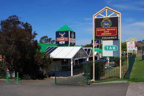 Oaks Hotel Motel - Melbourne Tourism 13