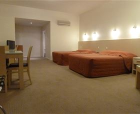 Mayfair Plaza Motel - Melbourne Tourism 1