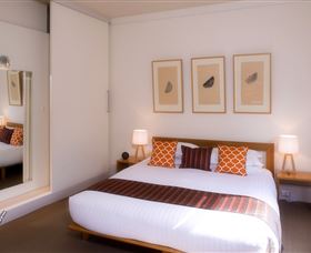 TWOFOURTWO Boutique Apartments - Melbourne Tourism 3