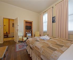 Edinburgh Gallery Bed And Breakfast - Melbourne Tourism 1