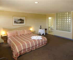 Lighthouse Hotel - Melbourne Tourism 0