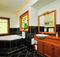 Beauty Point's Pomona Spa Cottages - Melbourne Tourism