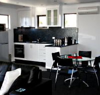 Rosie's Cottage and Town House - Melbourne Tourism