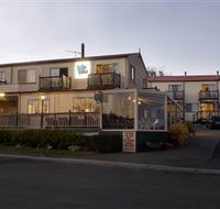 Amos House and Swansea Ocean Villas - Melbourne Tourism