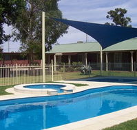 Carn Court Holiday Apartments - Melbourne Tourism
