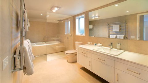 Plantation House At Whitecliffs - Melbourne Tourism 4