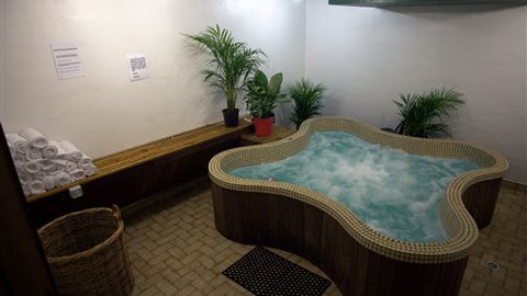 Trackers Mountain Lodge - Melbourne Tourism 0