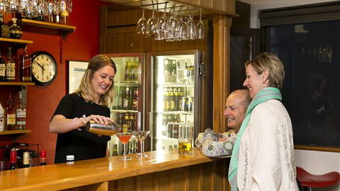 Trackers Mountain Lodge - Melbourne Tourism 2