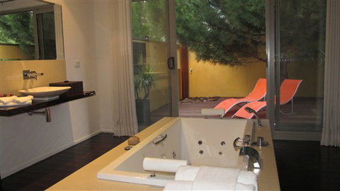 Blue Cliffs Retreat - Melbourne Tourism 2