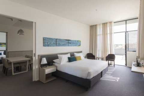 Flinders Hotel - Melbourne Tourism 6