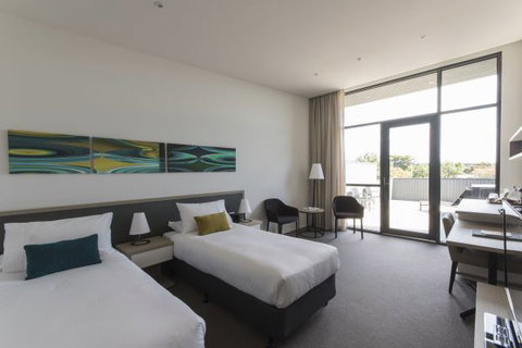 Flinders Hotel - Melbourne Tourism 7
