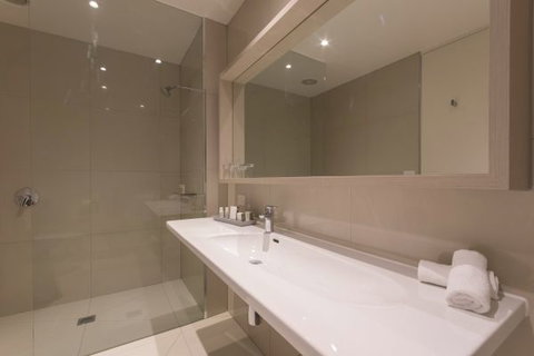 Flinders Hotel - Melbourne Tourism 9