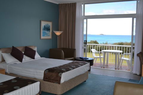Absolute Beachfront Opal Cove Resort - Melbourne Tourism 8