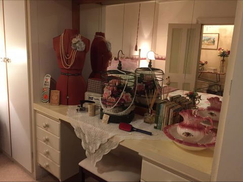 Hillside Cottage - Melbourne Tourism 5