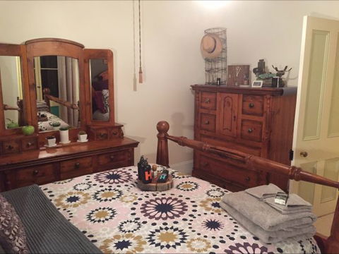 Hillside Cottage - Melbourne Tourism 7