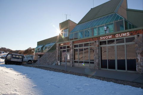 Perisher Valley Hotel - Melbourne Tourism 4