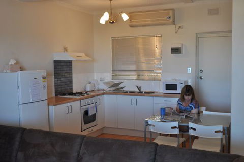 Semaphore Beach Holiday Let - Melbourne Tourism 1