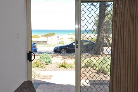 Semaphore Beach Holiday Let - Melbourne Tourism 3