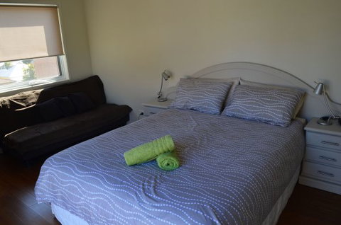 Claudis Beach Retreat Unit One - Melbourne Tourism 2