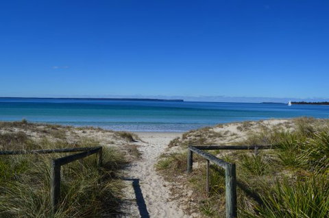 Claudis Beach Retreat Unit One - Melbourne Tourism 3