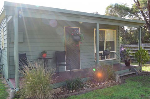 Waterfall Cottage - Melbourne Tourism 0