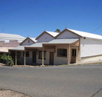 Carmines Antiques and Accommodation - Melbourne Tourism