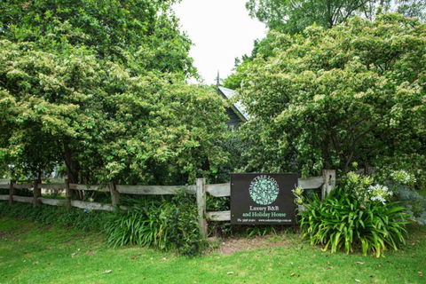 Oak Tree Lodge - Melbourne Tourism 1