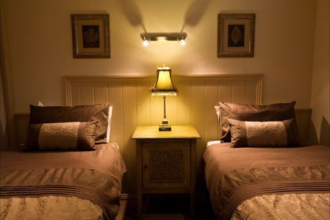 Autumn Abode Cottages - Melbourne Tourism 4