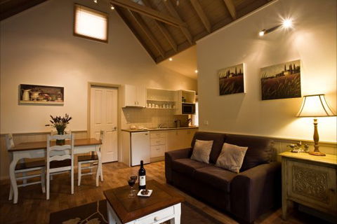 Autumn Abode Cottages - Melbourne Tourism 7