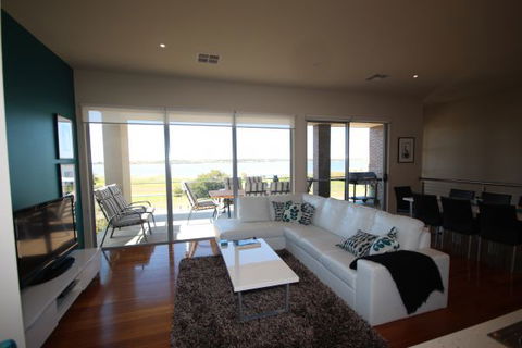 LJ Hooker Goolwa Holiday Rentals - 42 Underwood Avenue, Goolwa Beach - Melbourne Tourism 0
