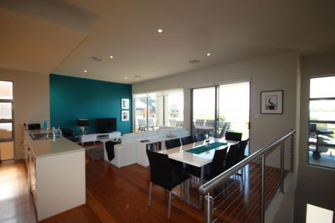 LJ Hooker Goolwa Holiday Rentals - 42 Underwood Avenue, Goolwa Beach - Melbourne Tourism 2