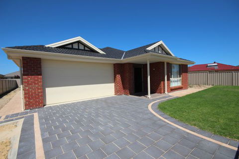 LJ Hooker Goolwa Holiday Rentals - 42 Underwood Avenue, Goolwa Beach - Melbourne Tourism 16