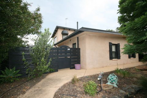 LJ Hooker Goolwa Holiday Rentals - 42 Underwood Avenue, Goolwa Beach - Melbourne Tourism 24