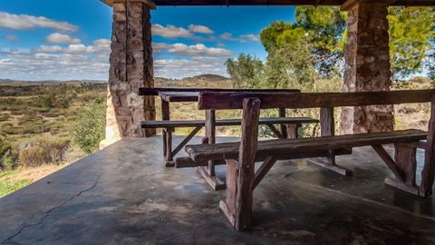 Little Paddock Homestead - Melbourne Tourism 4