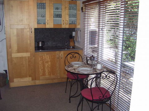 Garden Studio Unit - Melbourne Tourism 1