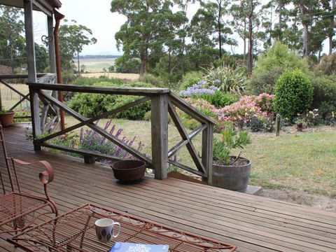 Eagle's Roost Farmstay B&B - Melbourne Tourism 4