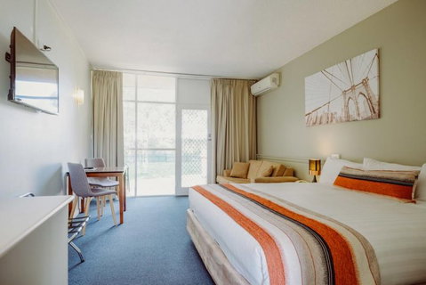Artesian Spa Motel - Melbourne Tourism 3