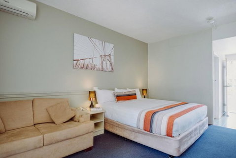 Artesian Spa Motel - Melbourne Tourism 18
