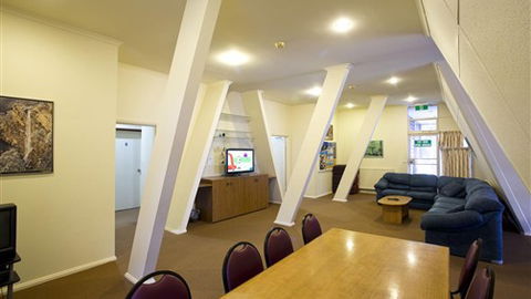 Alpha Ski Lodge - Melbourne Tourism 1